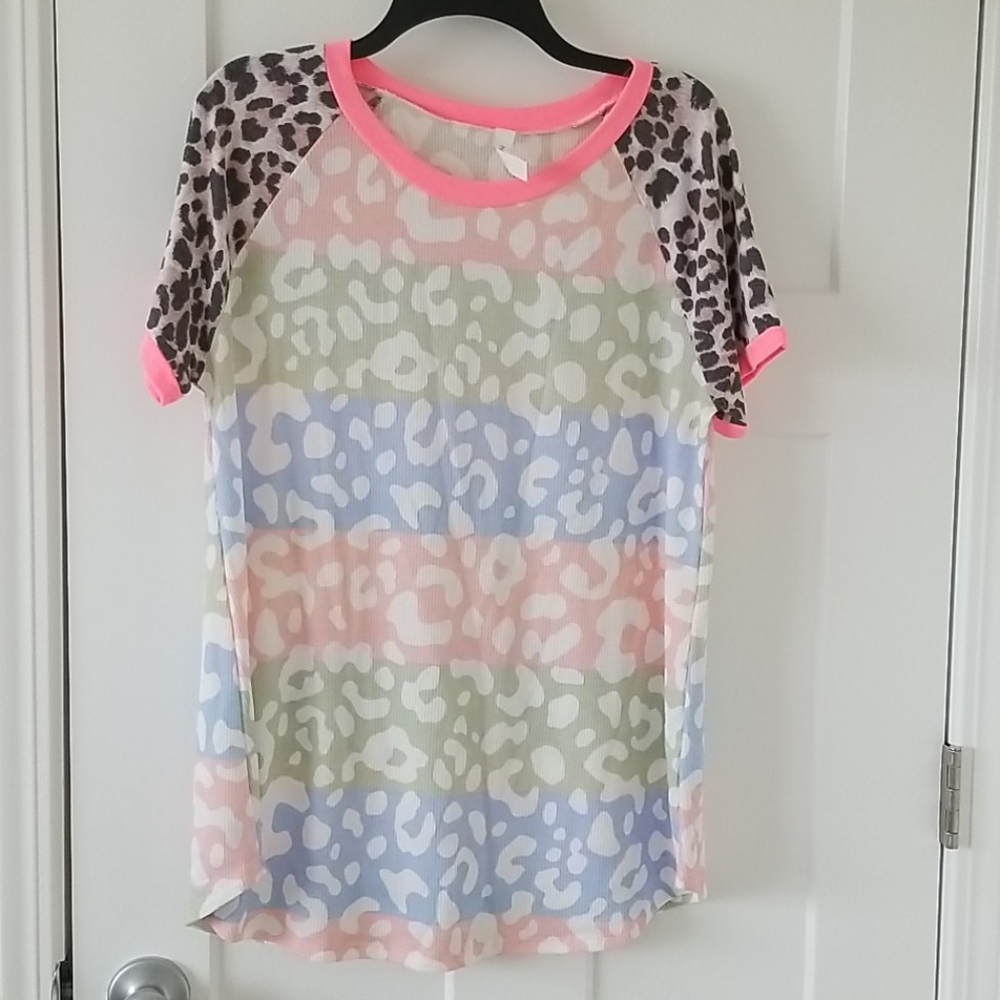 NWOT Animal Print Honeyme Top. Large